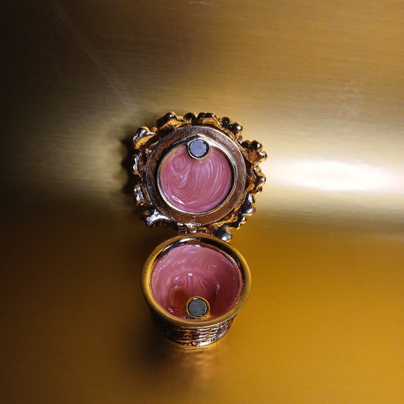 Monet flower basket magnetic trinket box - Picture 5 of 6